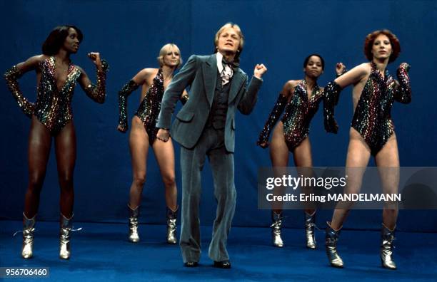 Claude François and the Claudettes in the TSR studios 19760000 Claude François et les claudettes dans les studios de la TSR.