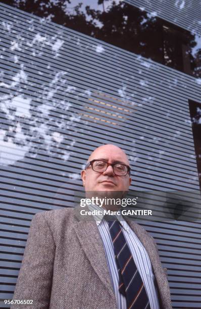 Portrait de l'écrivain français Jean Parvulesco.