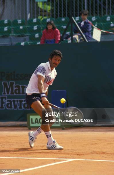 Le joueur de tennis espagnol José Higueras pendant un match.