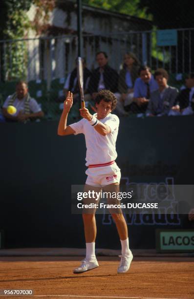 Le joueur de tennis français Guy Forget pendant un match.