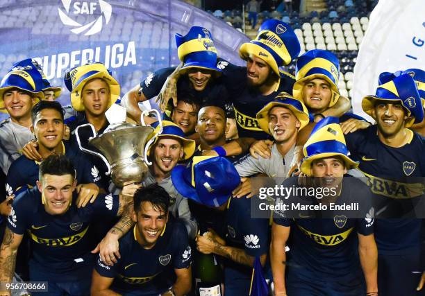 Dario Benedetto of Boca Juniors lifts the trophy to celebrate with teammates after winning the Superliga 2017/18 against Gimnasia y Esgrima La Plata...