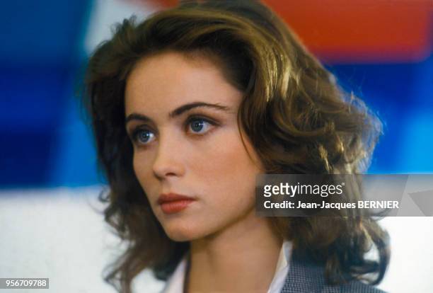 Emmanuelle Béart sur le tournage du film 'Une amie de passage' en octobre 1984 à Paris, France.