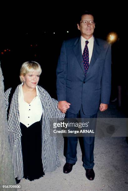 La comédienne Mimie Mathy et le producteur Jean-Claude Camus lors de la générale de la pièce 'Panique au Plaza' au théâtre Marigny le 2 octobre 1995...