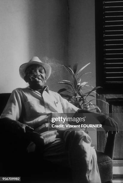 Compay Segundo, guitariste et chanteur cubain, à Cuba.