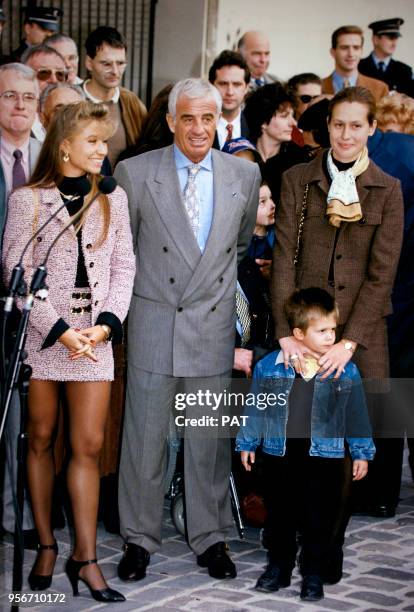 Acteur Jean-Paul Belmondo, sa femme Natty, son petit-fils Alexandre et sa belle-fille Luana lors de l'inauguration de la rue Paul Belmondo en hommage...