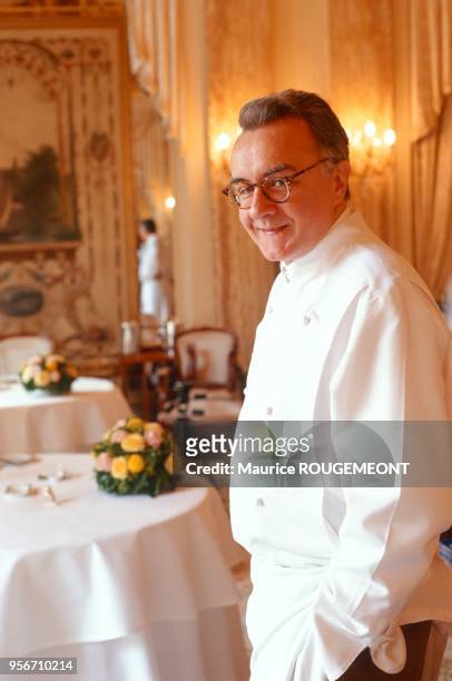 The great French chef Alain DUCASSE in one of his restaurants. Le grand chef cuisinier français Alain DUCASSE dans l'un de ses restaurants.