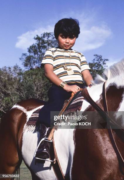 Le prince Al-Muhtadee Billah en tenue de polo, Sultanat de Brunei Darussalam.