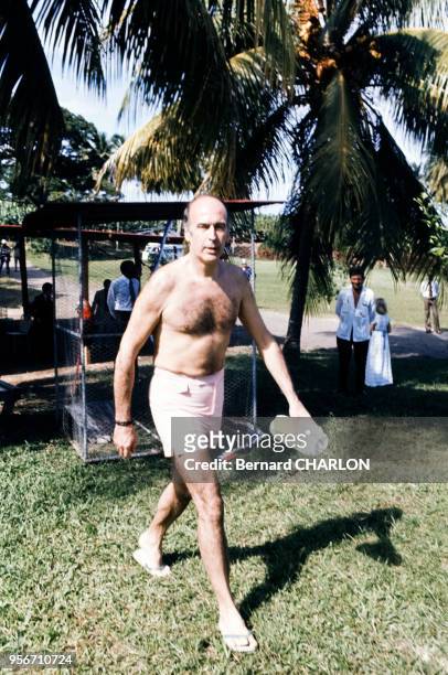Valéry Giscard d'Estaing en maillot de bain en décembre 1974 à Fort-de-France, Martinique.