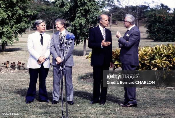 Helmut Schmidt, Valéry Giscard d'Estaing, Jimmy Carter et James Callaghan lors du sommet de la Guadeloupe le 6 janvier 1979.