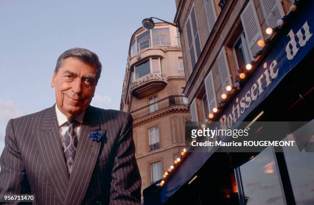Claude TERRAIL, before his restaurant "La Tour d'Argent" in the 5th district of Paris. Claude TERRAIL, devant son restaurant "La Tour d'Argent", dans...
