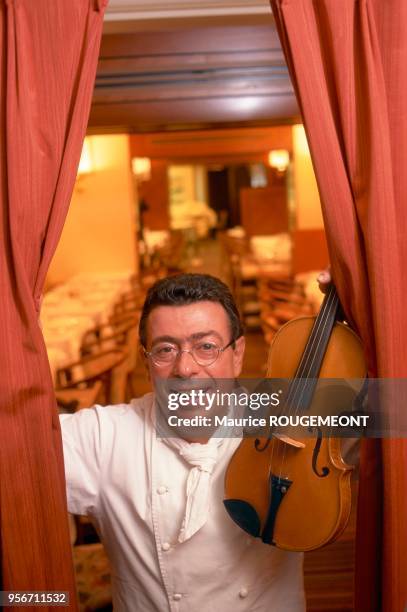 Paris, restaurant "Le Violon d'Ingres", portrait of chef Christian CONSTANT. France: Paris, restaurant "Le Violon d'Ingres", portrait du chef...