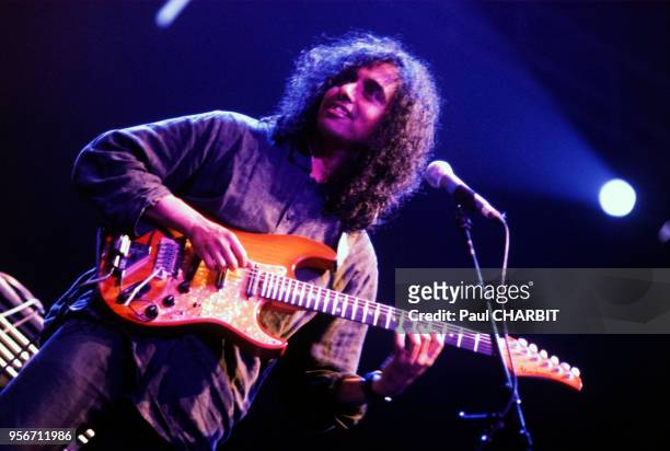 Le guitariste Amit Chatterjee sur scène lors du festival ?Jazz à la Villette?, à Paris, France.