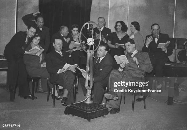 Paul Cstan, metteur en ondes de la Tour Eiffel, à Paris, France en 1935.