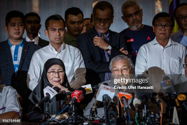 Mahathir Mohamad, chairman of 'Pakatan Harapan' , speaks during press conference following the 14th general election on May 10, 2018 in Kuala Lumpur,...