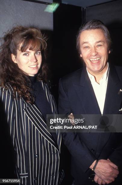 Alain Delon et sa compagne Rosalie van Breemen au défilé Ungaro, Haute-Couture, Collection Printemps-été 1994 à Paris en janvier 1994, France.