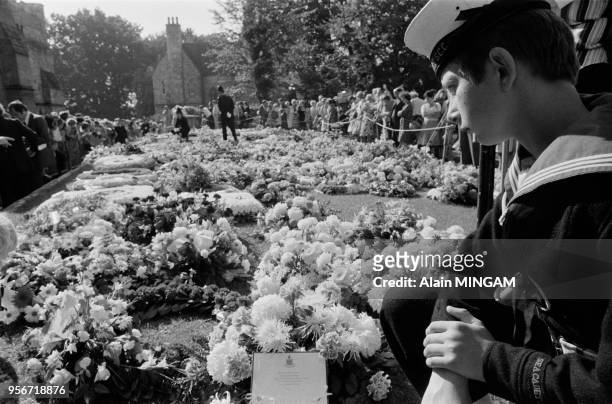 Des milliers de personnes rendent un dernier hommage à Lord Mountbatten après son assassinat, Romsey le 6 septembre 1979, Royaume-Uni.