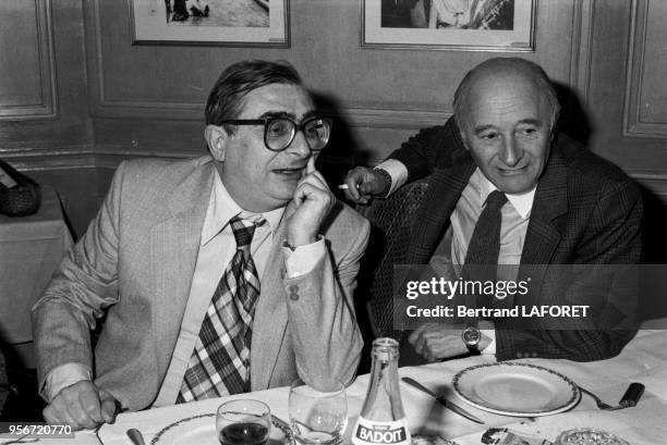 Claude Chabrol et Michel Audiard lors d'un déjeuner au Fouquet's à Paris en avril 1982, France.