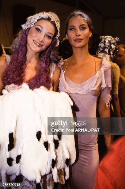 Carla Bruni et Christy Turlington lors du défilé John Galliano, News  Photo - Getty Images