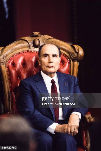 François Mitterrand à l'Assemblée nationale du Québec en mai 1987 à Québec, Canada.