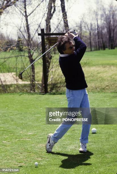 Michel Sardou sur un terrain de golf le 8 mai 1985 à Montréal, Canada.