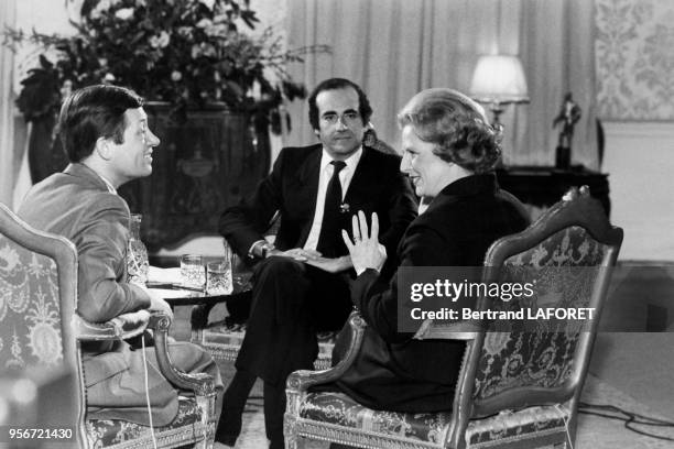 Alain Duhamel et Jean-Pierre Elkabach lors d'une interview avec Margaret Thatcher à Londres le 10 mars 1980, Royaume-Uni.