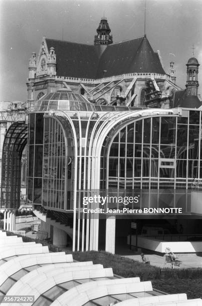 Vue du Forum des Halles lors de travaux de rénovation en mars 1983, Paris, France.