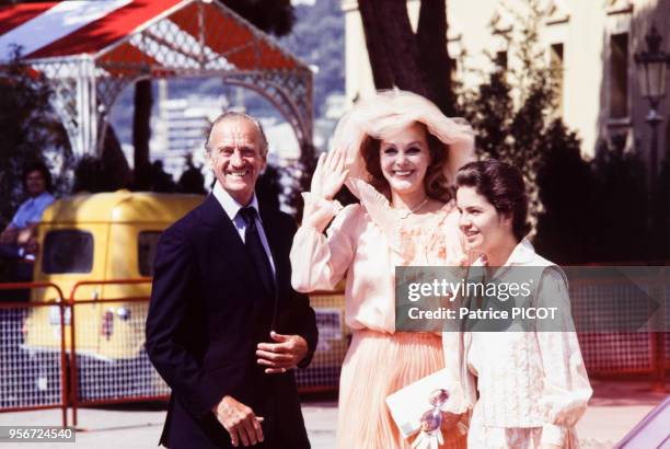 David Niven et sa femme Hjördis lors du mariage de Caroline de Monaco et de Philippe Junot à Monte-Carlo en juin 1978, Monaco.