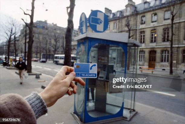 Carte pour cabine téléphonique le 7 février 1984 à Paris, France.