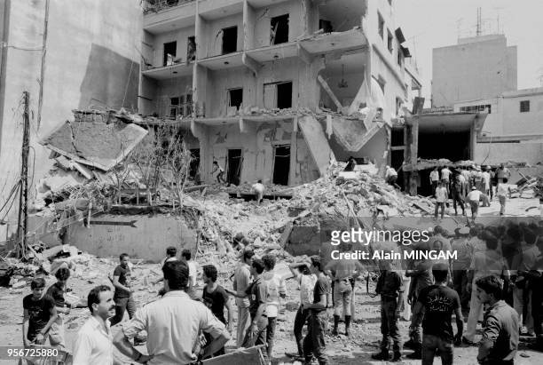 Le siège des Morabitouns après l'explosion d'une voiture piégée �à Beyrouth, le 10 septembre 1983, Liban.
