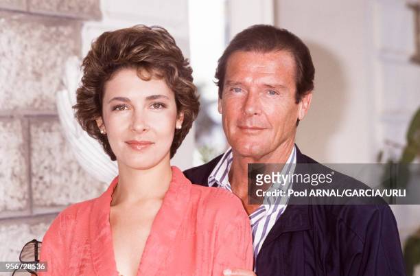 Roger Moore et sa fille Deborah Barrymore lors du Festival de Cannes en mai 1989, France.