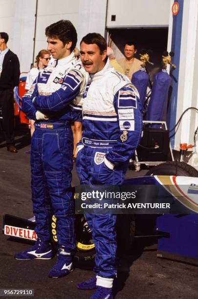 Les pilotes automobiles Damon Hill et Nigel Mansell le 3 juillet 1994 à Magny-Cours, France.