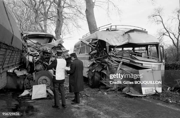 Accident de la route entre un autocar et un camion sur la RN 113 dans la commune de Montgaillard-Lauragais le 12 décembre 1979, France.