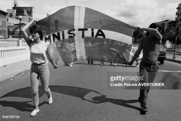 Manifestation de partisans de l'ETA à Bayonne en juillet 1986, France.