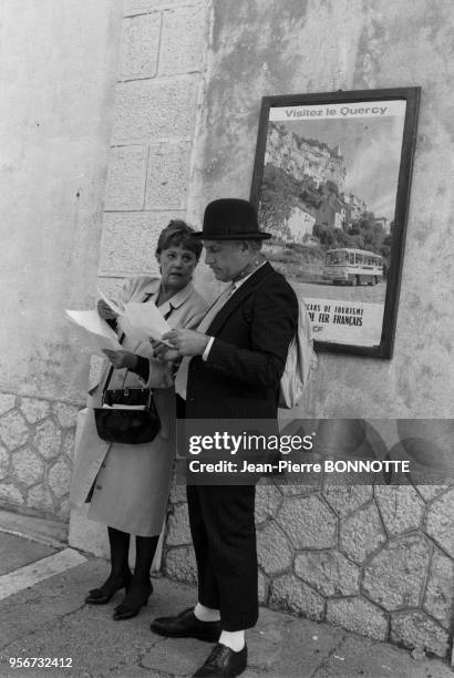 Michel Serrault et Jeanne Moreau sur le tournage du film 'Le miraculé' réalisé par Jean-Pierre Mocky à Lourdes en aout 1986, France.