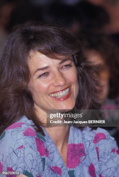 Charlotte Rampling lors de la vente d'un disque unique de Jean-Michel Jarre à Paris le 6 juillet 1983, France.