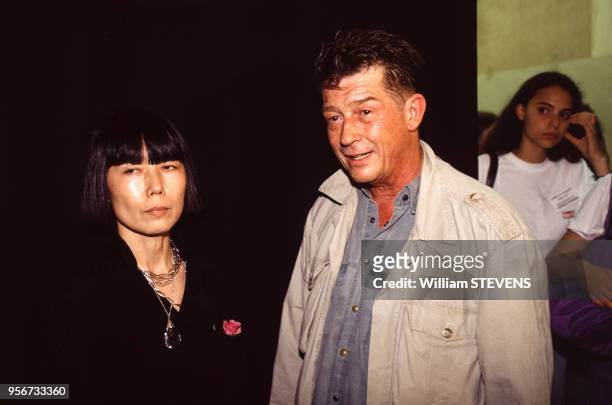 Rei Kawakubo et John Hurt à Paris lors des défilés de mode masculine le 6 juillet 1992, France.