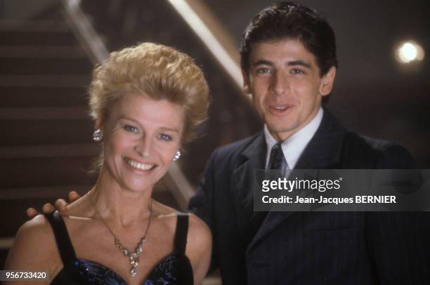 Julie Christie et Patrick Bruel sur le tournage du film 'Champagne amer' réalisé par Ridha Béhi en Tinisie en décembre 1985.