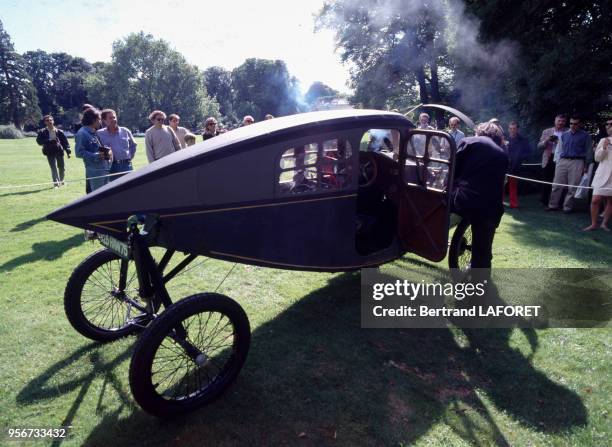 La Leyat Hélica de 1922, modèle de voiture à hélice exposé au parc de Bagatelle, circa 1990, à Paris, France.