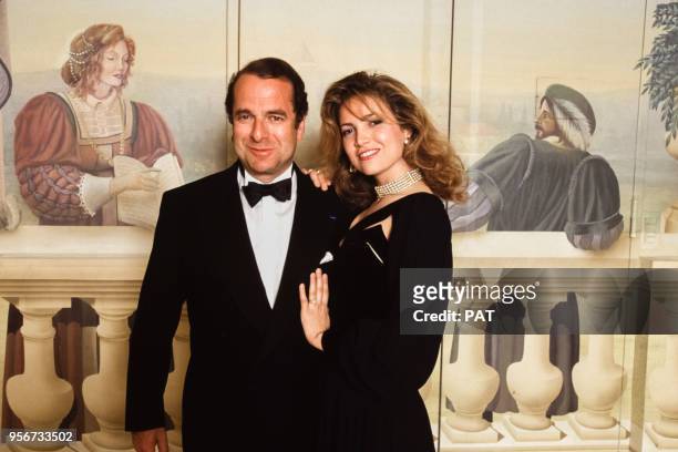 Paul-Loup Sulitzer et Delphine Jacobson en mai 1993 à Paris, France.
