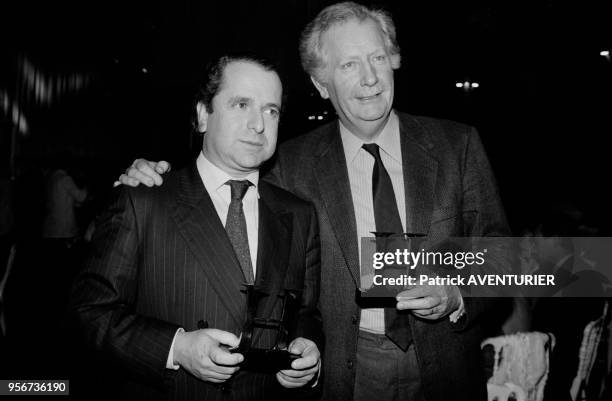 Pierre Bellemare avec Paul-Loup Sulitzer le 5 mars 1986 lors d'une soirée à Paris, France.
