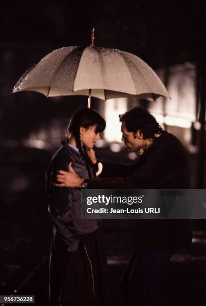 Patrick Dewaere et Ariel Besse sur le tournage du film 'Beau-père' réalisé par Bertrand Blier en 1981, France.