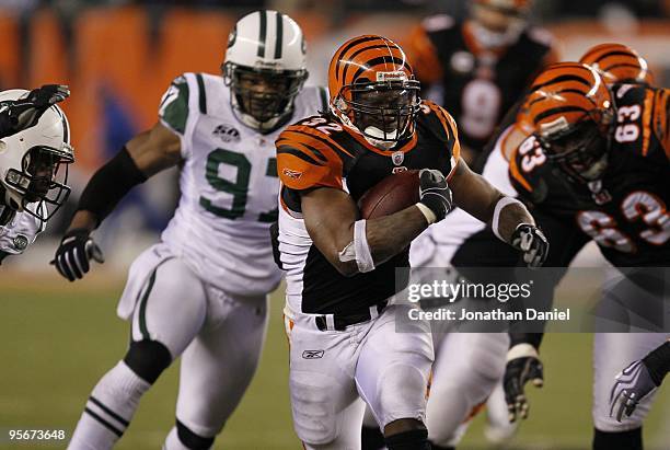 Cedric Benson of the Cincinnati Bengals runs for a 47-yard touchdown against the New York Jets in the second half during the 2010 AFC wild-card...