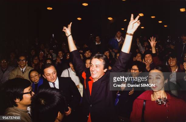 Alain Delon lors d'une soirée à Pékin le 11 novembre 1987, Chine.