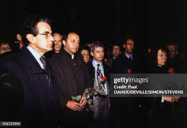 Au centre Laurent Fabius, Claude Bartolone et Harlem Désir lors de l'hommage à François Mitterrand à la Bastille le 10 janvier 1996 à Paris, France.