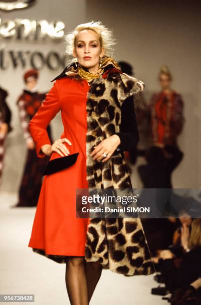 Défilé Vivienne Westwood, Prêt-à-Porter, collection Automne-Hiver 1996-97 à Paris en mars 1996, France.