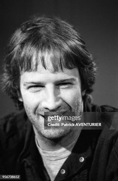 Christophe Lambert, ministre de la culture, sur le plateau du journal de 13H sur TF1 en mars 1986, Paris, France.