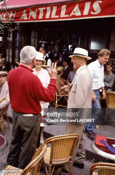 Paul Newman et Joanne Woodward lors du tournage du film 'Mr and Mrs Bridge' en aout 1989 à Paris, France.