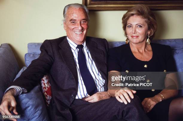 Acteur et écrivain espagnol José Luis de Vilallonga et sa femme à Paris en octobre 1987, France.