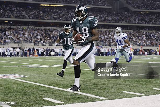 Jeremy Maclin of the Philadelphia Eagles runs for a 76-yard touchdown in the second quarter on a pass from quarterback Michael Vick against the...