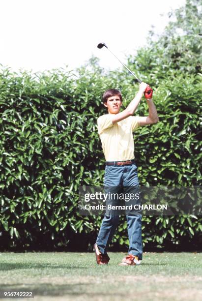 Paul Belmondo joue au golf, circa 1980, France.